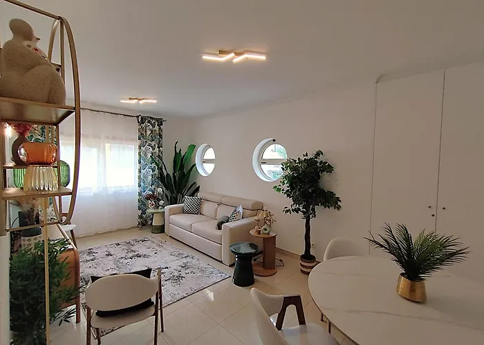 Pool Nest Palm Breeze At Citycenter And Marina